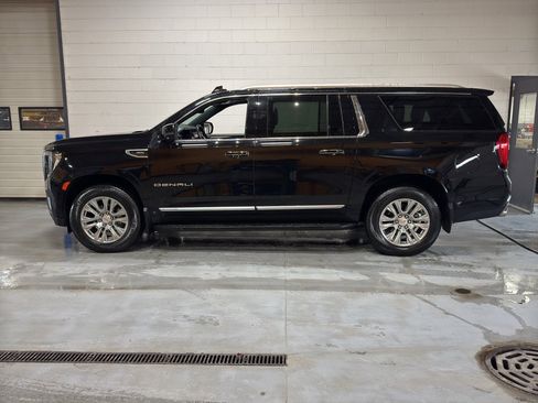 Used 2024 GMC Yukon XL Denali w/ Advanced Technology Package image 4