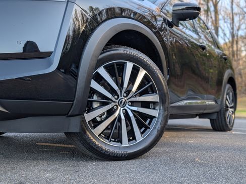 Used 2024 Nissan Pathfinder Platinum w/ Cargo Package image 40