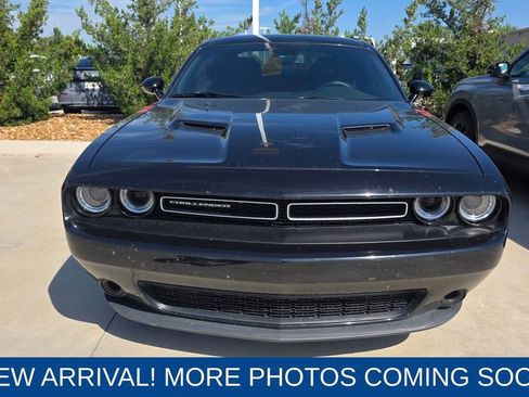 Used 2019 Dodge Challenger SXT image 5