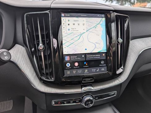 Used 2025 Volvo XC60 B5 Plus image 19