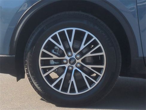 Used 2025 Ford Escape SE w/ Class II Trailer Tow Package image 17