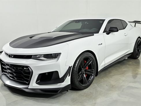 Used 2022 Chevrolet Camaro ZL1 RWD image 5