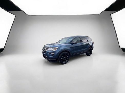 Used 2019 Ford Explorer XLT w/ Equipment Group 202A AWD/4WD image 8