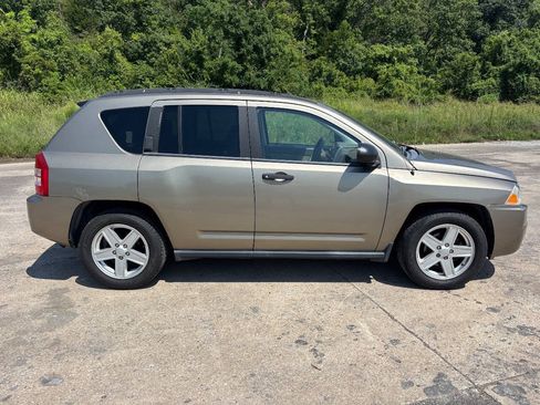 Used 2007 Jeep Compass Sport FWD image 6