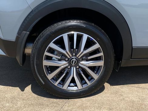 Used 2024 Nissan Kicks SV FWD image 8