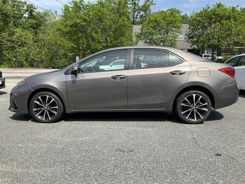 Used 2018 Toyota Corolla SE w/ SE Premium Package FWD image 8