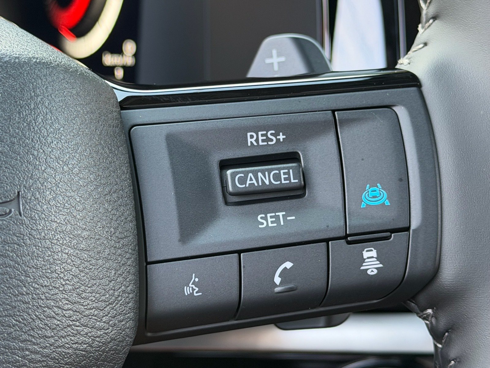 Certified 2026 Nissan Pathfinder Platinum FWD image 32