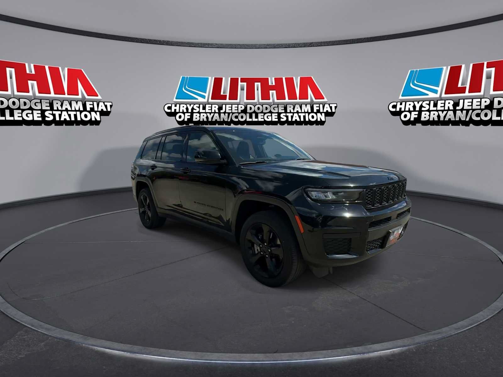 Used 2023 Jeep Grand Cherokee L Laredo AWD/4WD image 2
