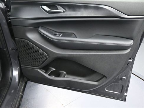 New 2025 Jeep Grand Cherokee Altitude image 34