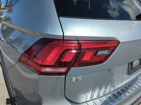Used 2022 Volkswagen Tiguan SE R-Line image 18