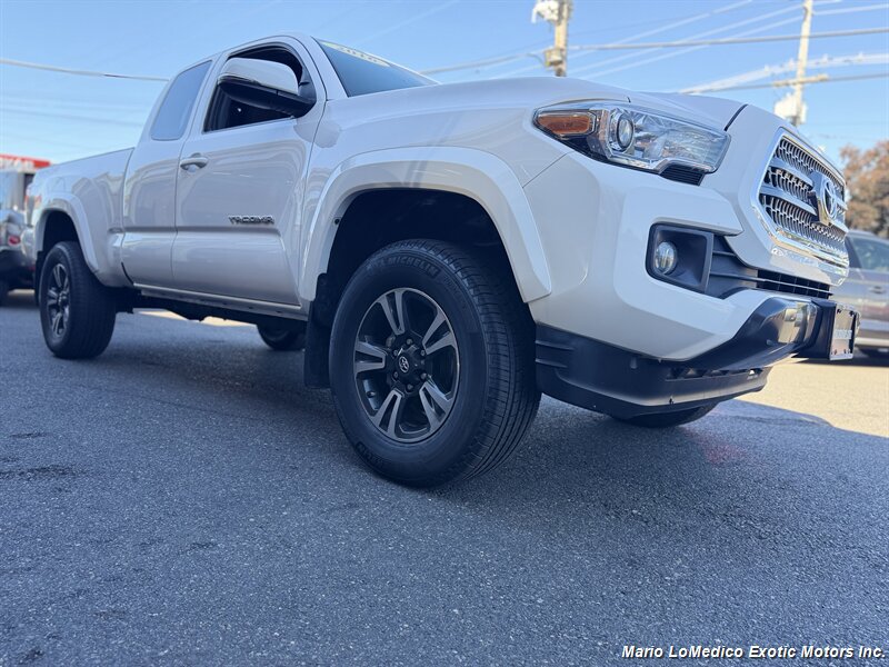 Used 2016 Toyota Tacoma TRD Sport AWD/4WD image 12