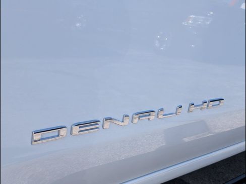 New 2026 GMC Sierra 2500 Denali Ultimate AWD/4WD image 17