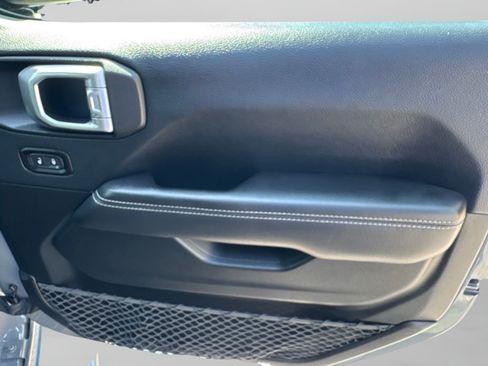 Used 2018 Jeep Wrangler Unlimited Sahara AWD/4WD image 36