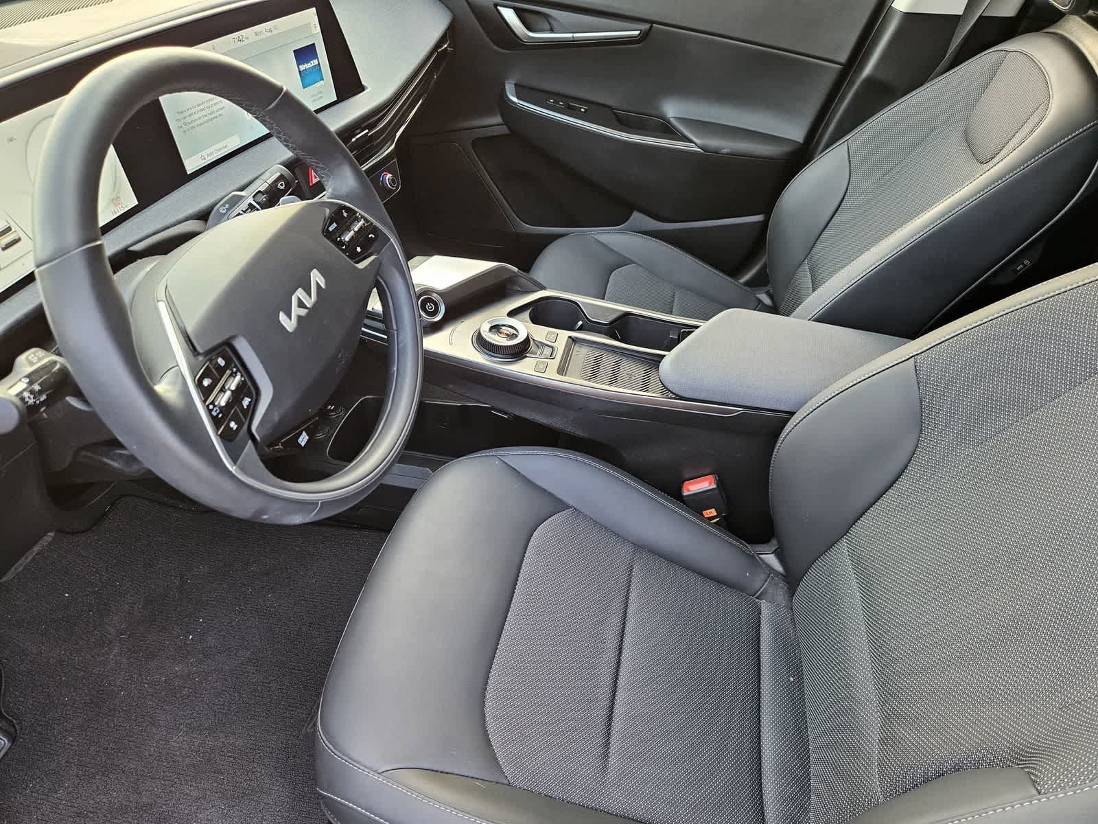 Certified 2024 Kia EV6 Light AWD/4WD image 2