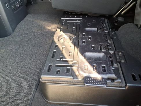 Used 2024 Nissan Titan PRO-4X w/ Pro-4x Convenience Package image 23