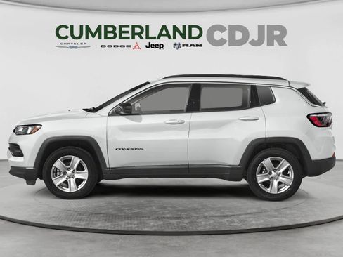 Used 2022 Jeep Compass Latitude w/ Convenience Group AWD/4WD image 3