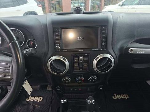 Used 2017 Jeep Wrangler Unlimited Sahara w/ Connectivity Group image 7
