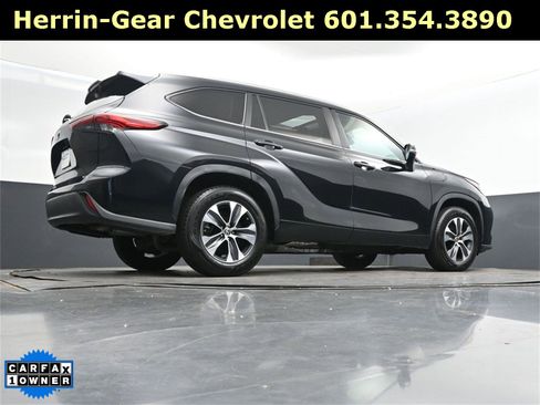 Used 2023 Toyota Highlander XLE image 47