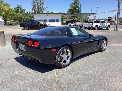 Used 2004 Chevrolet Corvette Coupe w/ Roof Package RWD image 2