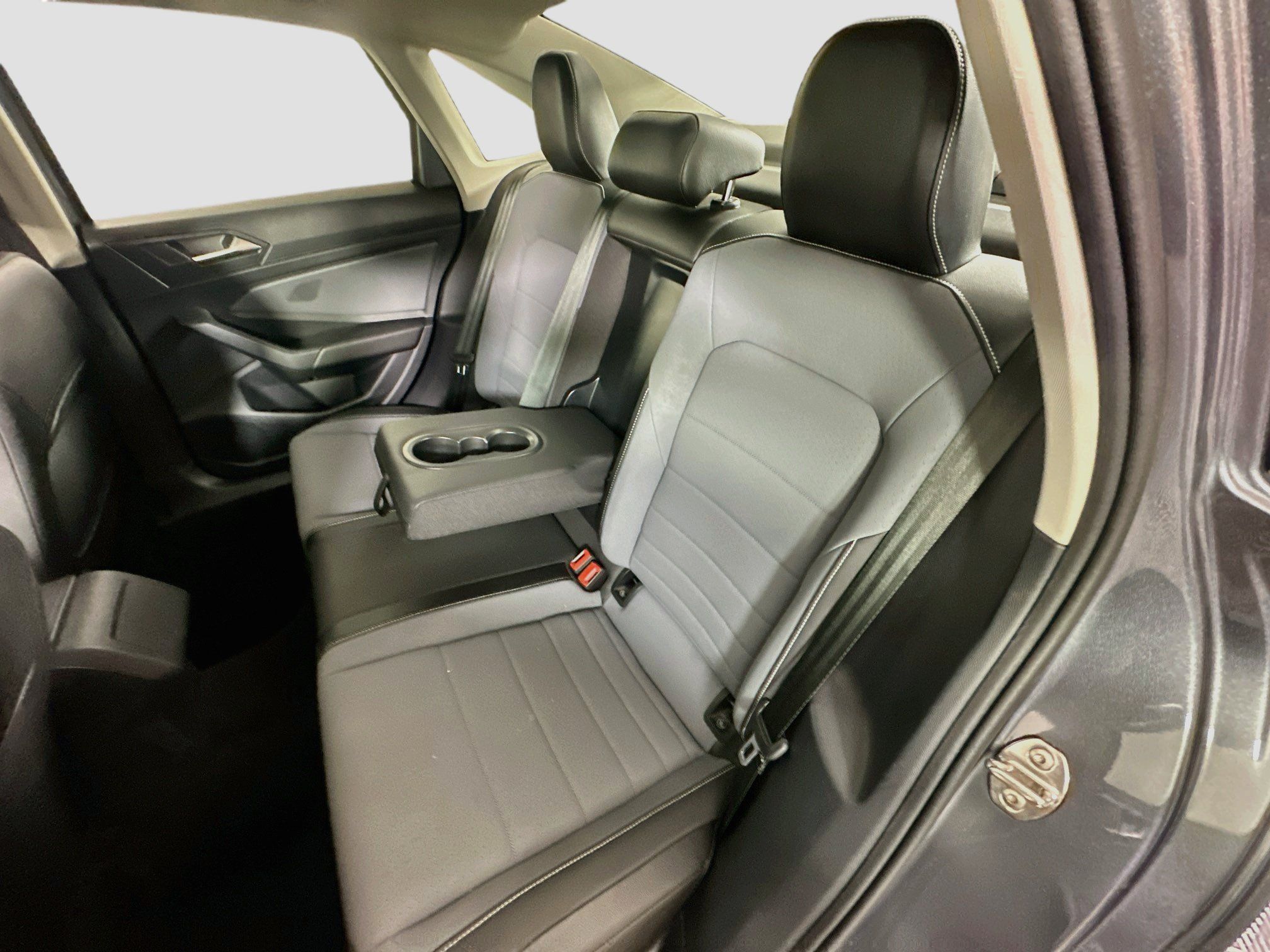Used 2025 Volkswagen Jetta SE FWD image 28
