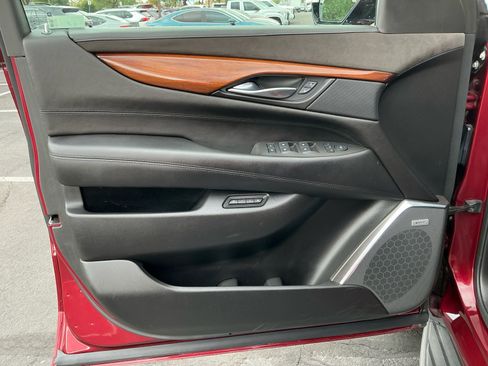 Used 2016 Cadillac Escalade Luxury image 13