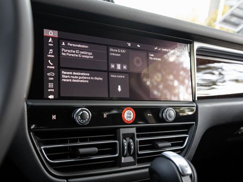 Certified 2026 Porsche Macan S AWD/4WD image 25