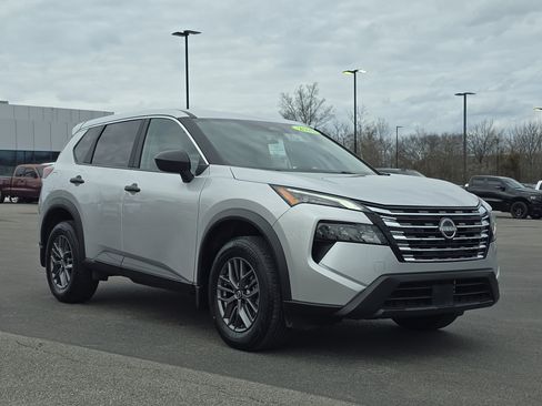 Used 2025 Nissan Rogue S image 15