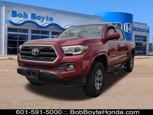 Used 2017 Toyota Tacoma SR5 w/ Tow Package RWD image 1