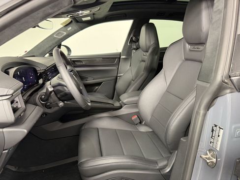 Certified 2025 Porsche Macan Turbo Electric AWD/4WD image 5