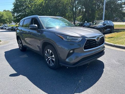 Used 2021 Toyota Highlander XLE FWD image 7