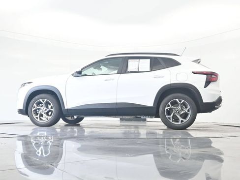 Used 2025 Chevrolet Trax LT w/ LT Convenience Package FWD image 40