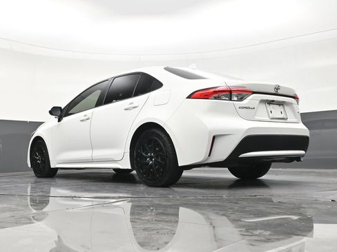 Used 2021 Toyota Corolla LE FWD image 22