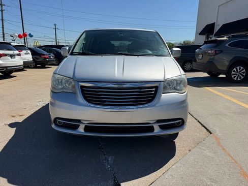 Used 2011 Chrysler Town & Country Touring w/ Entertainment Group #1 image 4