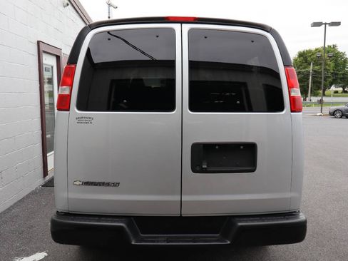 Used 2018 Chevrolet Express 2500 LS w/ Driver Convenience Package RWD image 4