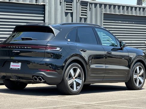 Used 2026 Porsche Cayenne E-Hybrid AWD/4WD image 8