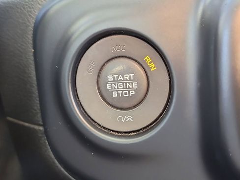 Used 2019 Jeep Wrangler Unlimited Sahara image 27