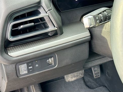 Used 2024 Chevrolet Traverse LT image 10