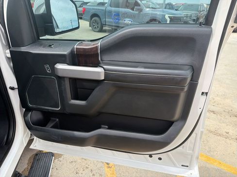 Used 2017 Ford F150 Platinum w/ Equipment Group 701A Luxury AWD/4WD image 24