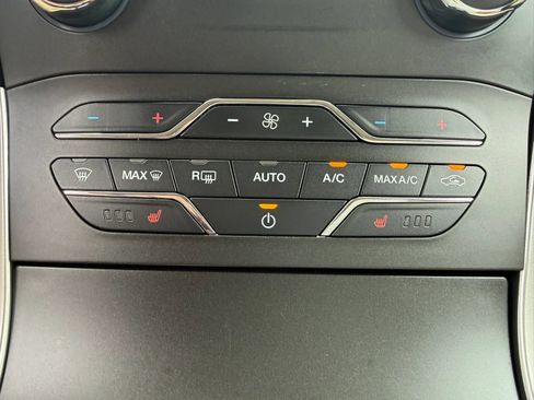 Used 2020 Ford Edge SEL w/ Convenience Package AWD/4WD image 25