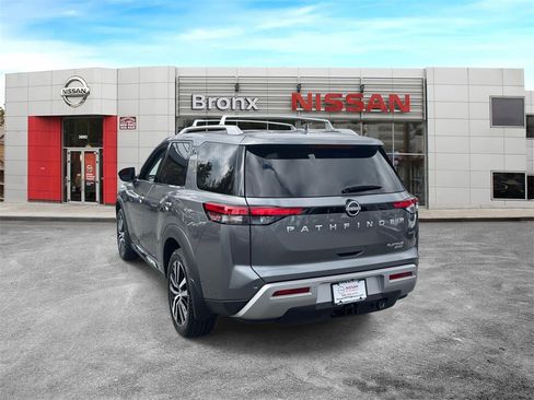 Used 2024 Nissan Pathfinder Platinum image 5