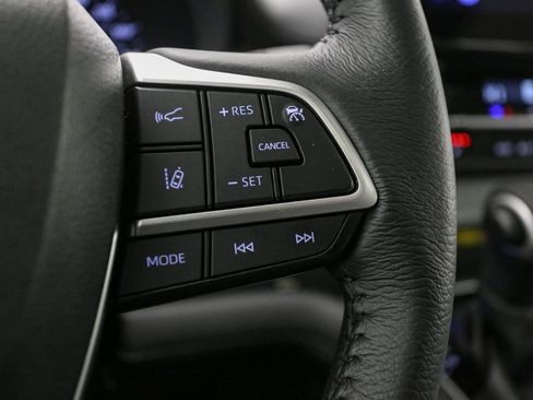 Used 2025 Toyota Sienna XLE image 36