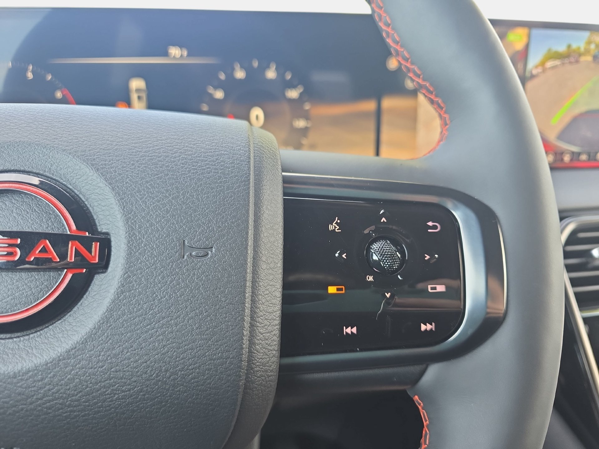 Used 2025 Nissan Armada PRO-4X AWD/4WD image 18