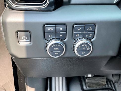 Used 2024 GMC Sierra 1500 AT4 w/ AT4 Preferred Package AWD/4WD image 38