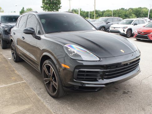 Used 2023 Porsche Cayenne AWD/4WD image 2
