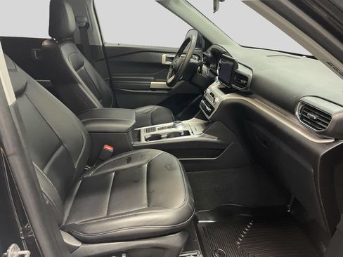 Used 2023 Ford Explorer XLT w/ Equipment Group 202A RWD image 16
