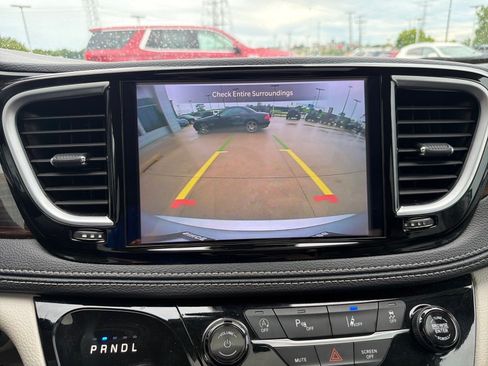 Used 2024 Chrysler Pacifica Limited FWD image 22