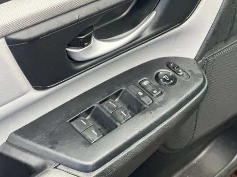 Used 2019 Honda CR-V LX image 16