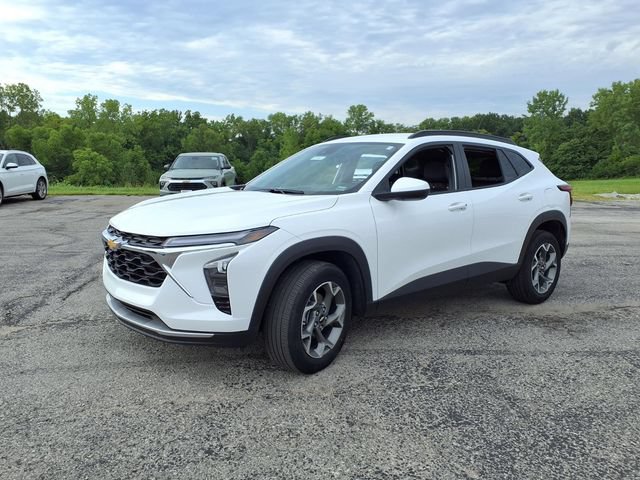 Used 2025 Chevrolet Trax LT FWD image 12