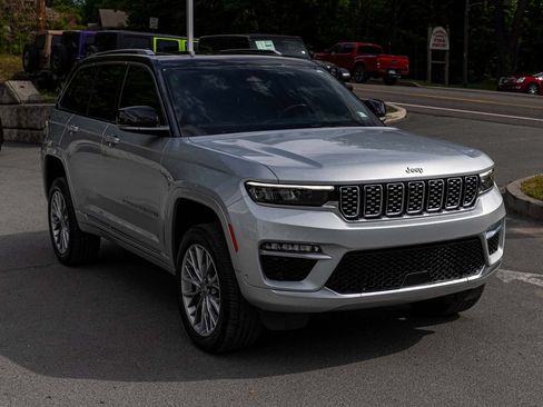 Used 2023 Jeep Grand Cherokee Summit AWD/4WD image 3