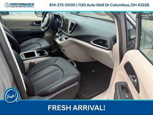 Used 2024 Chrysler Pacifica Limited FWD image 16